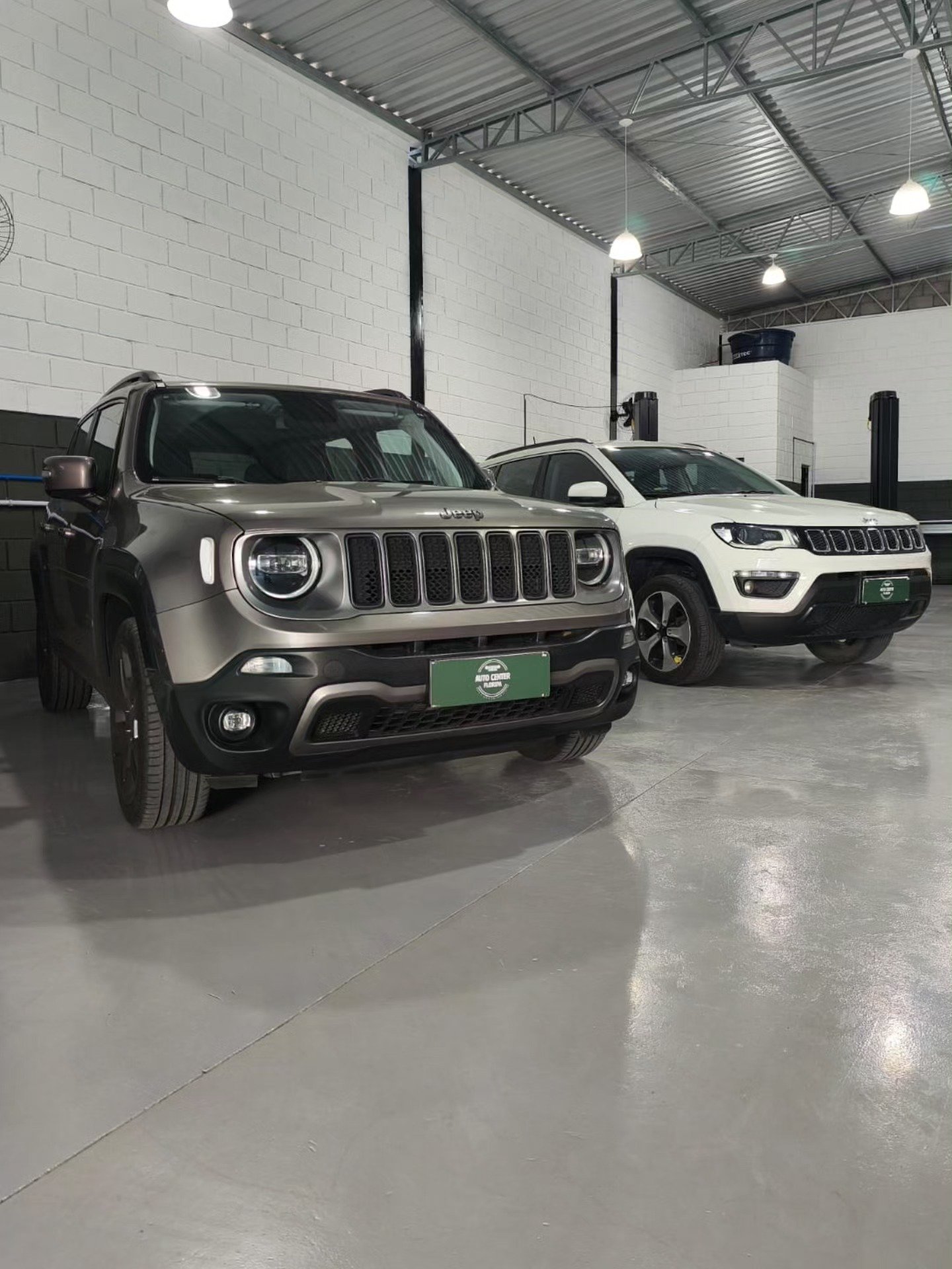Jeep Renegade e Compass no Auto Center Floripa Jeep